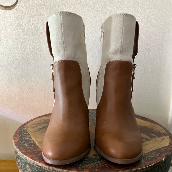 Boots-4 inch stacked heel. Tan and cream leather and fabric with gold details. - Picture 2 of 10